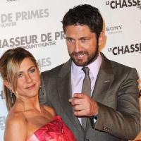 Jennifer Aniston rayonnante à Paris... en raison des mains très baladeuses de Gerard Butler ?