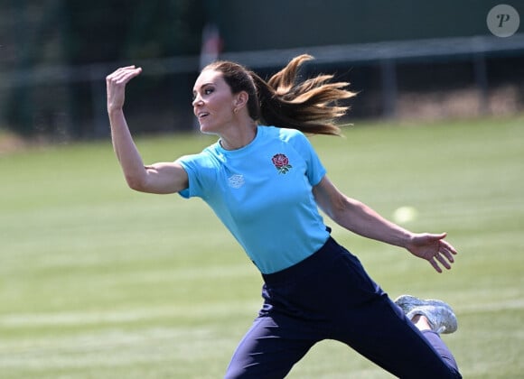 Durant son traitement, la princesse n'a pas cessé de s'entretenir
Catherine Kate Middleton, princesse de Galles, participe à des exercices de rugby lors d'une visite au Maidenhead Rugby Club, dans le Berkshire, le 7 juin 2023