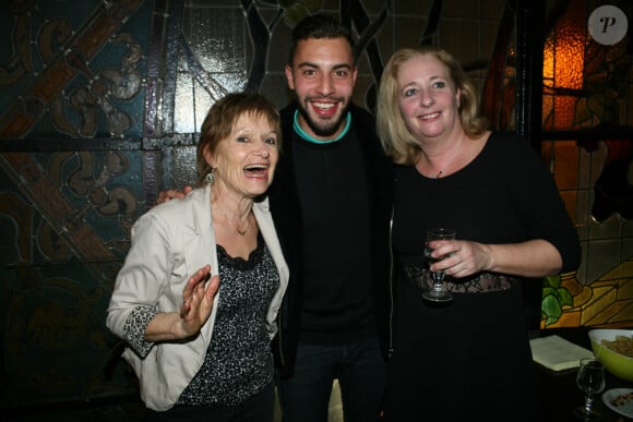 Marwan Berreni entre Nicole Avezard et Isabelle Chenu (Les Vamps) - Spectacle "VAMP in the Kitchen" au Casino de Paris, France, le 28 mars 2017.