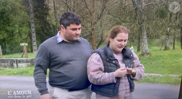 A tel point qu'elle quitte la ferme sans lui dire au revoir.
Valentin choisit Flavie et laisse partir Ilona dans "L'amour est dans le pré" - M6