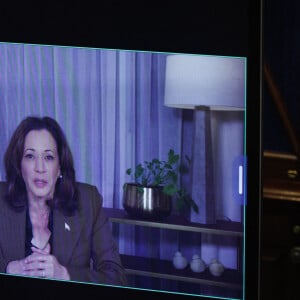 La vice-présidente Kamala Harris est vue par téléconférence alors que le président Joe Biden fait le point sur les efforts de récupération de l'ouragan Milton dans la salle Roosevelt de la Maison Blanche à Washington DC...(Photo by Aaron Schwartz/Pool/ABACAPRESS.COM)