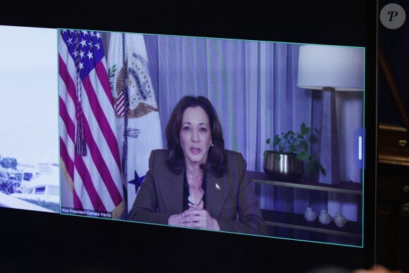 La vice-présidente Kamala Harris est vue par téléconférence alors que le président Joe Biden fait le point sur les efforts de récupération de l'ouragan Milton dans la salle Roosevelt de la Maison Blanche à Washington DC...(Photo by Aaron Schwartz/Pool/ABACAPRESS.COM)