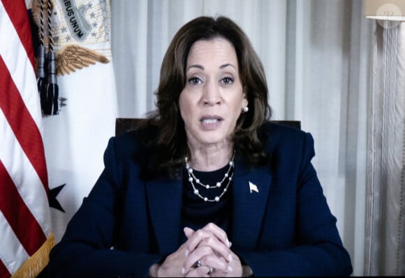 A quelques jours d'un scutin majeur pour l'histoire des Etats-Unis...La vice-présidente Kamala Harris, candidate démocrate à la présidence, apparaît virtuellement lors d'une séance d'information sur l'ouragan Milton dans l'auditorium de la cour sud de l'Eisenhower Executive Office Building sur le campus de la Maison Blanche à Washington, DC, le mercredi 9 octobre 2024. Photo par Ron Sachs/UPI/ABACAPRESS.COM