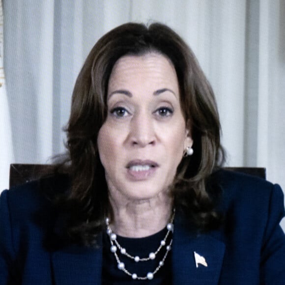 A quelques jours d'un scutin majeur pour l'histoire des Etats-Unis...La vice-présidente Kamala Harris, candidate démocrate à la présidence, apparaît virtuellement lors d'une séance d'information sur l'ouragan Milton dans l'auditorium de la cour sud de l'Eisenhower Executive Office Building sur le campus de la Maison Blanche à Washington, DC, le mercredi 9 octobre 2024. Photo par Ron Sachs/UPI/ABACAPRESS.COM