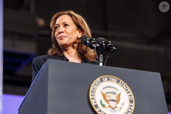 La vice-présidente Kamala Harris s'exprime lors d'un rassemblement à Flint, dans le Michigan, le 4 octobre 2024. Photo par Andrew Roth/SPUS/ABACAPRESS.COM