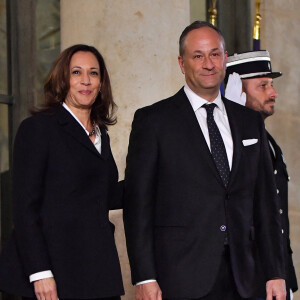 Or, au cours de ce premier mariage, il a trompé sa femme avec la nounou de sa fille...La vice-présidente américaine Kamala Harris et son mari Douglas Emhoff arrivent au palais de l'Élysée pour le dîner inaugural du premier jour du Forum de Paris sur la paix, le 11 novembre 2021 à Paris, en France. Photo par Christian Liewig /ABACAPRESS.COM