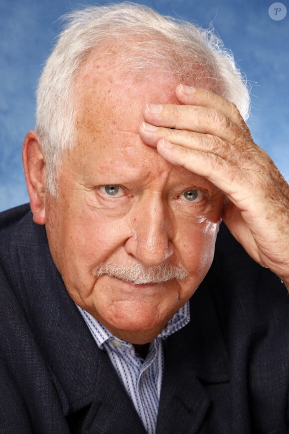 L'écrivain, romancier, homme de radio, présentateur de télévision, producteur de télévision, réalisateur et acteur français Pierre Bellemare photographié à Paris, France, en septembre 2008. Photo par Vim/ABACAPRESS.COM