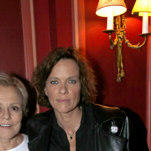 Muriel Robin et sa femme Anne Le Nen posent après la dernière de la pièce « Lapin » au Théâtre Édouard VII à Paris. Le 6 Janvier 2024. © Bertrand Rindoff / Bestimage 