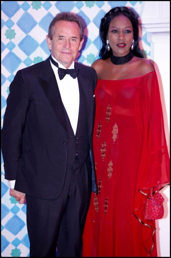 Jacky Ickx et sa femme, à l'occasion du célèbre Bal de la Rose, qui s'est tenu au Sporting Club de Monte Carlo, à Monaco, le 27 mars 2010.