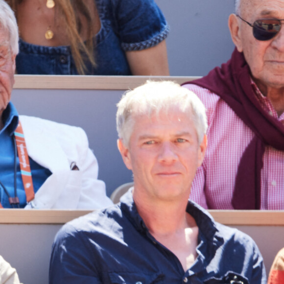 Les 3 animateurs de TF1, France 2 et M6, Julien Arnaud, Anne-Sophie Lapix et Nathalie Renoux en tribunes lors des Internationaux de France de tennis de Roland Garros 2023 à Paris, France, le 2 juin 2023. © Moreau-Jacovides/Bestimage 