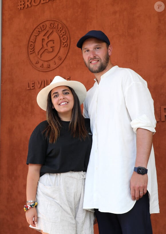 Inés Reg et son compagnon Kevin Debonne - People au village lors des Internationaux de France de Tennis de Roland Garros à Paris. Le 10 juin 2021 © Dominique Jacovides / Bestimage