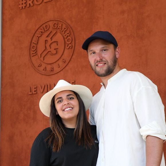 Inés Reg et son compagnon Kevin Debonne - People au village lors des Internationaux de France de Tennis de Roland Garros à Paris. Le 10 juin 2021 © Dominique Jacovides / Bestimage