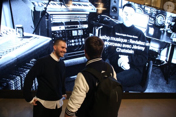 Exclusif - Jérémy Chatelain présente son nouveau clip "Carton à droite" en avant-première à l'Apple Store des Champs-Elysées à Paris le 21 mars 2019.