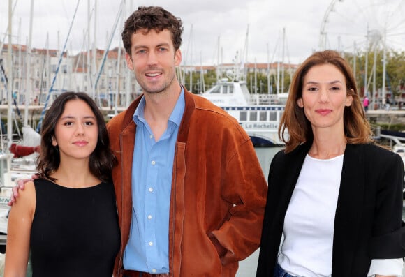 Anaide Rozam, Mael Besnard et Doria Tillier - Photocall du film "Iris", en compétition, lors de la 26ème Edition du Festival de la Fiction de La Rochelle. Le 11 septembre 2024 © Patrick Bernard / Bestimage