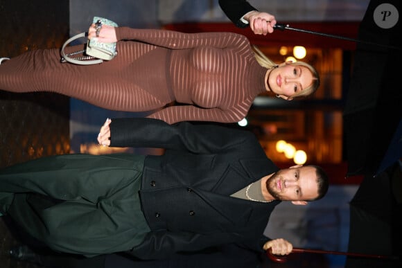 Liam Payne et sa compagne Kate Cassidy à la sortie de l'hôtel La Réserve pour profiter d'une soirée parisienne en amoureux lors de la mode femme automne / hiver 2024-2025 lors de la Fashion Week de Paris (PFW), à Paris, France, le 2 mars 2024. 