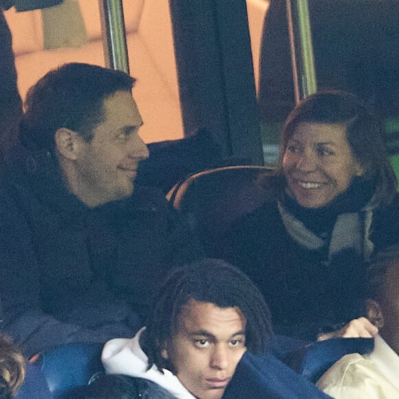 Grand Corps Malade et sa femme Julia Marsaud - People dans les tribunes lors du match de championnat de Ligue 1 Uber Eats opposant le Paris Saint-Germain (PSG) à l'Olympique Lyonnais au Parc des Princes à Paris le 2 avril 2023.