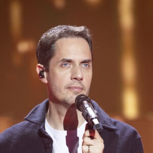 Le couple s'est officiellement marié en 2008
Exclusif - Grand Corps Malade (Fabien Marsaud) lors de l'enregistrement de la soirée "Les 30 ans du sidaction - la soirée événement" au Grand Rex à Paris diffusée le 23 mars 2024 sur France 2 À l'occasion du week-end du Sidaction, qui aura lieu les 22, 23, 24 mars prochain, et pour célébrer cette édition anniversaire, cette soirée-événement mettra l'espoir à l'honneur. L'émission reviendra sur le combat de la pop culture, qui a permis de faire bouger les lignes ces trente dernières années. Accompagnée d'un orchestre symphonique, Line Renaud, en fil rouge de la soirée, sera entourée des fidèles du Sidaction P.Obispo, C.Dechavanne, M.Robin, JP.Gaultier, V. et D.Burki. Ils seront les passeurs d'histoires de cette grande soirée. À leurs côtés, de nombreux artistes se succéderont sur scène. Des prestations uniques puisque chaque tableau a été conçu et chorégraphié spécialement pour l'occasion. © Cyril Moreau / Coadic Guirec / Bestimage 