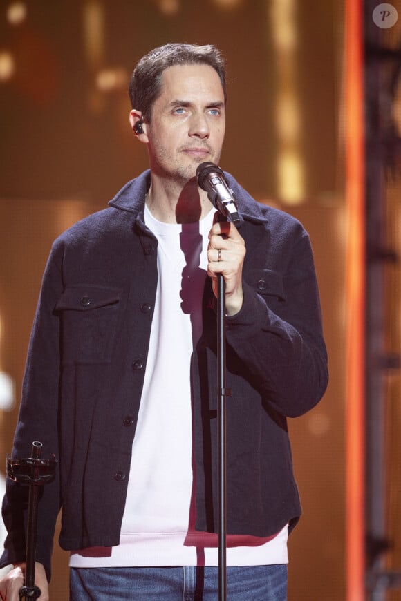 Le couple s'est officiellement marié en 2008
Exclusif - Grand Corps Malade (Fabien Marsaud) lors de l'enregistrement de la soirée "Les 30 ans du sidaction - la soirée événement" au Grand Rex à Paris diffusée le 23 mars 2024 sur France 2 À l'occasion du week-end du Sidaction, qui aura lieu les 22, 23, 24 mars prochain, et pour célébrer cette édition anniversaire, cette soirée-événement mettra l'espoir à l'honneur. L'émission reviendra sur le combat de la pop culture, qui a permis de faire bouger les lignes ces trente dernières années. Accompagnée d'un orchestre symphonique, Line Renaud, en fil rouge de la soirée, sera entourée des fidèles du Sidaction P.Obispo, C.Dechavanne, M.Robin, JP.Gaultier, V. et D.Burki. Ils seront les passeurs d'histoires de cette grande soirée. À leurs côtés, de nombreux artistes se succéderont sur scène. Des prestations uniques puisque chaque tableau a été conçu et chorégraphié spécialement pour l'occasion. © Cyril Moreau / Coadic Guirec / Bestimage 