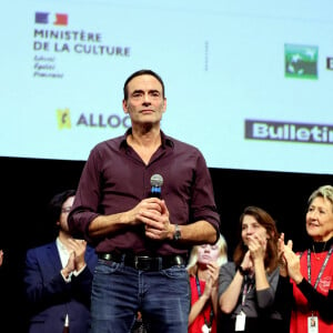 Vincent Lindon, Anthony Delon - Pour la séance de clôture de la 16ème édition du Festival Lumière de Lyon, un hommage tout particulier a été rendu à l'acteur Alain Delon en projetant "Plein Soleil" de René Clément. Pour l'occasion Vincent Lindon a prononcé un discours en présence de Anthony Delon, qui, sous le coup de l'émotion, a fondu en larmes pendant l'évocation de son père. C'est la première fois, depuis sa disparition, qu'un hommage était rendu en public à Alain Delon, au Halle Tony Garnier, à Lyon, France, le 20 octobre 2024. © Dominique Jacovides/Bestimage 