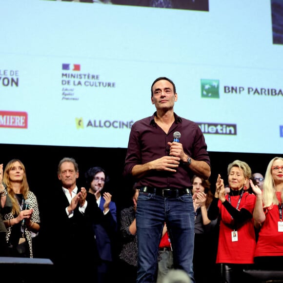 Anthony Delon - Pour la séance de clôture de la 16ème édition du Festival Lumière de Lyon, un hommage tout particulier a été rendu à l'acteur Alain Delon en projetant "Plein Soleil" de René Clément. Pour l'occasion Vincent Lindon a prononcé un discours en présence de Anthony Delon, qui, sous le coup de l'émotion, a fondu en larmes pendant l'évocation de son père. C'est la première fois, depuis sa disparition, qu'un hommage était rendu en public à Alain Delon, au Halle Tony Garnier, à Lyon, France, le 20 octobre 2024. © Dominique Jacovides/Bestimage 