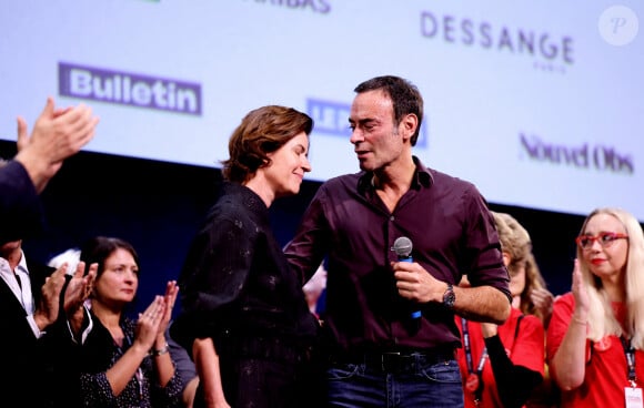 Irène Jacob, Anthony Delon - Pour la séance de clôture de la 16ème édition du Festival Lumière de Lyon, un hommage tout particulier a été rendu à l'acteur Alain Delon en projetant "Plein Soleil" de René Clément. Pour l'occasion Vincent Lindon a prononcé un discours en présence de Anthony Delon, qui, sous le coup de l'émotion, a fondu en larmes pendant l'évocation de son père. C'est la première fois, depuis sa disparition, qu'un hommage était rendu en public à Alain Delon, au Halle Tony Garnier, à Lyon, France, le 20 octobre 2024. © Dominique Jacovides/Bestimage 