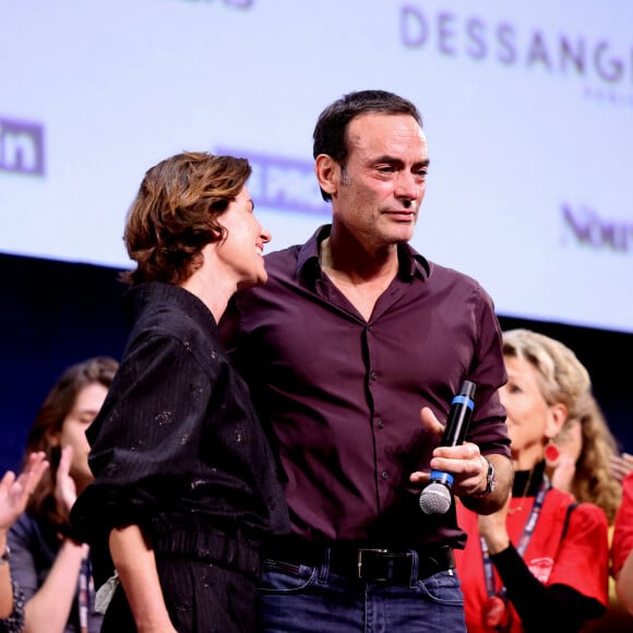 Irène Jacob, Anthony Delon - Pour la séance de clôture de la 16ème édition du Festival Lumière de Lyon, un hommage tout particulier a été rendu à l'acteur Alain Delon en projetant "Plein Soleil" de René Clément. Pour l'occasion Vincent Lindon a prononcé un discours en présence de Anthony Delon, qui, sous le coup de l'émotion, a fondu en larmes pendant l'évocation de son père. C'est la première fois, depuis sa disparition, qu'un hommage était rendu en public à Alain Delon, au Halle Tony Garnier, à Lyon, France, le 20 octobre 2024. © Dominique Jacovides/Bestimage 