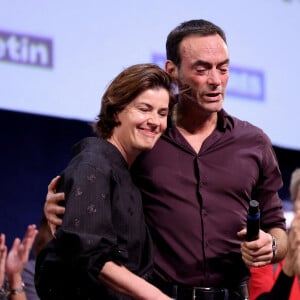 Irène Jacob, Anthony Delon - Pour la séance de clôture de la 16ème édition du Festival Lumière de Lyon, un hommage tout particulier a été rendu à l'acteur Alain Delon en projetant "Plein Soleil" de René Clément. Pour l'occasion Vincent Lindon a prononcé un discours en présence de Anthony Delon, qui, sous le coup de l'émotion, a fondu en larmes pendant l'évocation de son père. C'est la première fois, depuis sa disparition, qu'un hommage était rendu en public à Alain Delon, au Halle Tony Garnier, à Lyon, France, le 20 octobre 2024. © Dominique Jacovides/Bestimage 