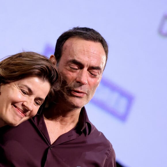 Irène Jacob, Anthony Delon - Pour la séance de clôture de la 16ème édition du Festival Lumière de Lyon, un hommage tout particulier a été rendu à l'acteur Alain Delon en projetant "Plein Soleil" de René Clément. Pour l'occasion Vincent Lindon a prononcé un discours en présence de Anthony Delon, qui, sous le coup de l'émotion, a fondu en larmes pendant l'évocation de son père. C'est la première fois, depuis sa disparition, qu'un hommage était rendu en public à Alain Delon, au Halle Tony Garnier, à Lyon, France, le 20 octobre 2024. © Dominique Jacovides/Bestimage 