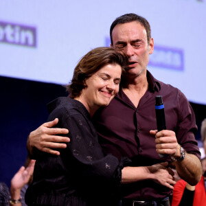 Irène Jacob, Anthony Delon - Pour la séance de clôture de la 16ème édition du Festival Lumière de Lyon, un hommage tout particulier a été rendu à l'acteur Alain Delon en projetant "Plein Soleil" de René Clément. Pour l'occasion Vincent Lindon a prononcé un discours en présence de Anthony Delon, qui, sous le coup de l'émotion, a fondu en larmes pendant l'évocation de son père. C'est la première fois, depuis sa disparition, qu'un hommage était rendu en public à Alain Delon, au Halle Tony Garnier, à Lyon, France, le 20 octobre 2024. © Dominique Jacovides/Bestimage 