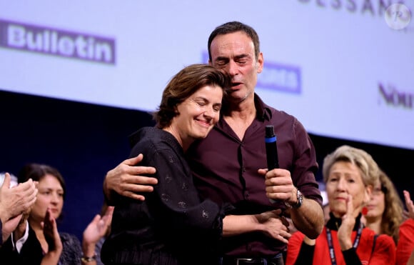 Irène Jacob, Anthony Delon - Pour la séance de clôture de la 16ème édition du Festival Lumière de Lyon, un hommage tout particulier a été rendu à l'acteur Alain Delon en projetant "Plein Soleil" de René Clément. Pour l'occasion Vincent Lindon a prononcé un discours en présence de Anthony Delon, qui, sous le coup de l'émotion, a fondu en larmes pendant l'évocation de son père. C'est la première fois, depuis sa disparition, qu'un hommage était rendu en public à Alain Delon, au Halle Tony Garnier, à Lyon, France, le 20 octobre 2024. © Dominique Jacovides/Bestimage 