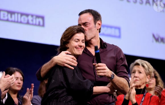 Irène Jacob, Anthony Delon - Pour la séance de clôture de la 16ème édition du Festival Lumière de Lyon, un hommage tout particulier a été rendu à l'acteur Alain Delon en projetant "Plein Soleil" de René Clément. Pour l'occasion Vincent Lindon a prononcé un discours en présence de Anthony Delon, qui, sous le coup de l'émotion, a fondu en larmes pendant l'évocation de son père. C'est la première fois, depuis sa disparition, qu'un hommage était rendu en public à Alain Delon, au Halle Tony Garnier, à Lyon, France, le 20 octobre 2024. © Dominique Jacovides/Bestimage 