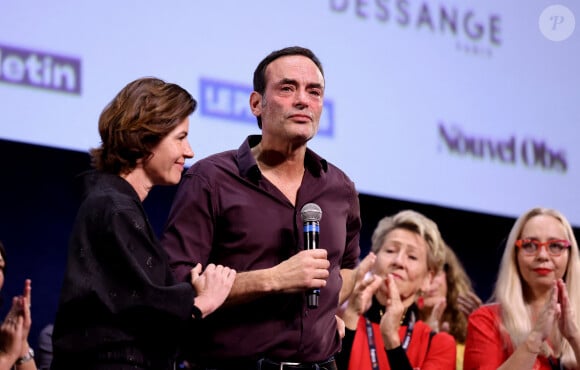 Irène Jacob, Anthony Delon - Pour la séance de clôture de la 16ème édition du Festival Lumière de Lyon, un hommage tout particulier a été rendu à l'acteur Alain Delon en projetant "Plein Soleil" de René Clément. Pour l'occasion Vincent Lindon a prononcé un discours en présence de Anthony Delon, qui, sous le coup de l'émotion, a fondu en larmes pendant l'évocation de son père. C'est la première fois, depuis sa disparition, qu'un hommage était rendu en public à Alain Delon, au Halle Tony Garnier, à Lyon, France, le 20 octobre 2024. © Dominique Jacovides/Bestimage 