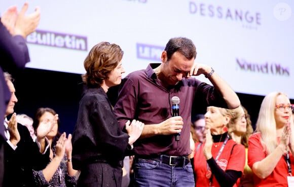 Irène Jacob, Anthony Delon - Pour la séance de clôture de la 16ème édition du Festival Lumière de Lyon, un hommage tout particulier a été rendu à l'acteur Alain Delon en projetant "Plein Soleil" de René Clément. Pour l'occasion Vincent Lindon a prononcé un discours en présence de Anthony Delon, qui, sous le coup de l'émotion, a fondu en larmes pendant l'évocation de son père. C'est la première fois, depuis sa disparition, qu'un hommage était rendu en public à Alain Delon, au Halle Tony Garnier, à Lyon, France, le 20 octobre 2024. © Dominique Jacovides/Bestimage 