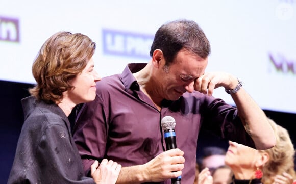 Irène Jacob, Anthony Delon - Pour la séance de clôture de la 16ème édition du Festival Lumière de Lyon, un hommage tout particulier a été rendu à l'acteur Alain Delon en projetant "Plein Soleil" de René Clément. Pour l'occasion Vincent Lindon a prononcé un discours en présence de Anthony Delon, qui, sous le coup de l'émotion, a fondu en larmes pendant l'évocation de son père. C'est la première fois, depuis sa disparition, qu'un hommage était rendu en public à Alain Delon, au Halle Tony Garnier, à Lyon, France, le 20 octobre 2024. © Dominique Jacovides/Bestimage 