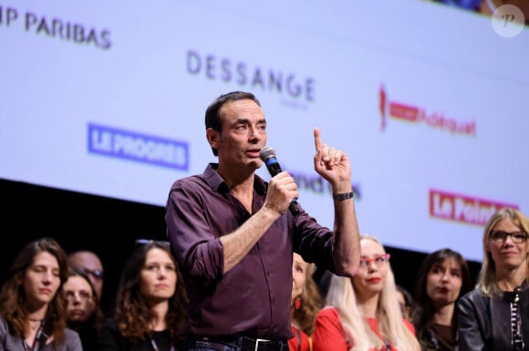 Anthony Delon - Pour la séance de clôture de la 16ème édition du Festival Lumière de Lyon, un hommage tout particulier a été rendu à l'acteur Alain Delon en projetant "Plein Soleil" de René Clément. Pour l'occasion Vincent Lindon a prononcé un discours en présence de Anthony Delon, qui, sous le coup de l'émotion, a fondu en larmes pendant l'évocation de son père. C'est la première fois, depuis sa disparition, qu'un hommage était rendu en public à Alain Delon, au Halle Tony Garnier, à Lyon, France, le 20 octobre 2024. © Dominique Jacovides/Bestimage 