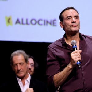 Vincent Lindon, Anthony Delon - Pour la séance de clôture de la 16ème édition du Festival Lumière de Lyon, un hommage tout particulier a été rendu à l'acteur Alain Delon en projetant "Plein Soleil" de René Clément. Pour l'occasion Vincent Lindon a prononcé un discours en présence de Anthony Delon, qui, sous le coup de l'émotion, a fondu en larmes pendant l'évocation de son père. C'est la première fois, depuis sa disparition, qu'un hommage était rendu en public à Alain Delon, au Halle Tony Garnier, à Lyon, France, le 20 octobre 2024. © Dominique Jacovides/Bestimage 