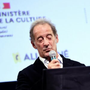 Vincent Lindon, Anthony Delon - Pour la séance de clôture de la 16ème édition du Festival Lumière de Lyon, un hommage tout particulier a été rendu à l'acteur Alain Delon en projetant "Plein Soleil" de René Clément. Pour l'occasion Vincent Lindon a prononcé un discours en présence de Anthony Delon, qui, sous le coup de l'émotion, a fondu en larmes pendant l'évocation de son père. C'est la première fois, depuis sa disparition, qu'un hommage était rendu en public à Alain Delon, au Halle Tony Garnier, à Lyon, France, le 20 octobre 2024. © Dominique Jacovides/Bestimage 