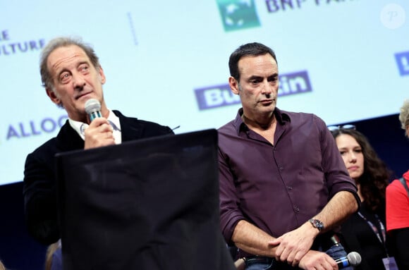 Vincent Lindon, Anthony Delon - Pour la séance de clôture de la 16ème édition du Festival Lumière de Lyon, un hommage tout particulier a été rendu à l'acteur Alain Delon en projetant "Plein Soleil" de René Clément. Pour l'occasion Vincent Lindon a prononcé un discours en présence de Anthony Delon, qui, sous le coup de l'émotion, a fondu en larmes pendant l'évocation de son père. C'est la première fois, depuis sa disparition, qu'un hommage était rendu en public à Alain Delon, au Halle Tony Garnier, à Lyon, France, le 20 octobre 2024. © Dominique Jacovides/Bestimage 