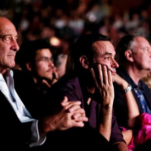 Vincent Lindon, Anthony Delon - Pour la séance de clôture de la 16ème édition du Festival Lumière de Lyon, un hommage tout particulier a été rendu à l'acteur Alain Delon en projetant "Plein Soleil" de René Clément. Pour l'occasion Vincent Lindon a prononcé un discours en présence de Anthony Delon, qui, sous le coup de l'émotion, a fondu en larmes pendant l'évocation de son père. C'est la première fois, depuis sa disparition, qu'un hommage était rendu en public à Alain Delon, au Halle Tony Garnier, à Lyon, France, le 20 octobre 2024. © Dominique Jacovides/Bestimage 