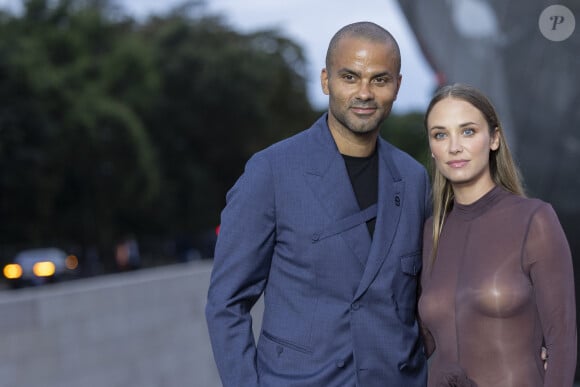 Tony Parker avec sa compagne Agathe Teyssier - Photocall du dîner "Prelude pour les JO" à la Fondation Vuitton à Paris, France, le 25 juillet 2024. © Olivier Borde/Bestimage