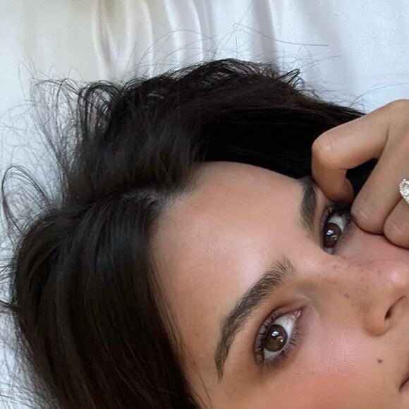 Il rapporte en effet les effets du manque de sommeil sur le taux de sucre, mis en exergue par des chercheurs qui ont fait des études sur trois groupes d'adolescents.
Emily Ratajkowski sur Instagram