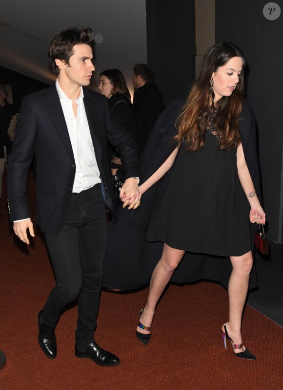 Anouchka Delon (enceinte) et son compagnon Julien Dereims - Avant-première du film "Toute ressemblance..." au cinéma UGC Ciné Cité Les Halles à Paris, le 25 novembre 2019. © Coadic Guirec/Bestimage