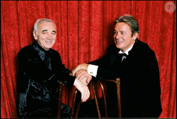 Charles Aznavour et Alain Delon (archive)