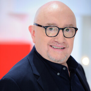 "Après, j'ai parlé de ça avec un pote chirurgien et il m'a dit qu'il avait dû s'angoisser 15 secondes après il est tombé dans le coma et c'était fini... " 
 
Exclusif - Michel Blanc - Enregistrement de l'émission "Vivement dimanche" au studio Gabriel à Paris le 17 septembre 2018 pour une diffusion le 30/09/2018 sur France 2.