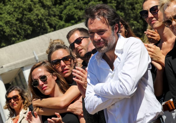 Exclusif - Victoria Bedos, Justine Planchon, Joëlle Bercot, Nicolas Bedos, Doria Tillier - Obsèques de Guy Bedos, décédé le 28 mai dernier à l'âge de 85 ans, au cimetière de Lumio en Corse comme l'a souhaité l'humoriste. Le 8 Juin 2020 a Lumio, Corse, France.© Olivier Sanchez/Crystal Pictures/Bestimage