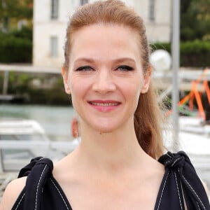 Et qui est rapidement soupçonnée d'être une "veuve noire"
Odile Vuillemin - Photocall du film "Signalements" lors de la 26ème Edition du Festival de la Fiction de La Rochelle. Le 11 septembre 2024 © Patrick Bernard / Bestimage 