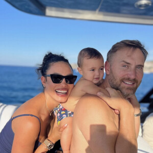 David Guetta, sa compagne Jessica Ledon et leur petit garçon, Cyan. Crédit : Instagram