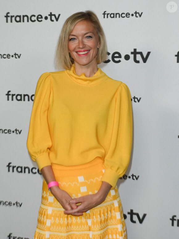 Et le moins que l'on puisse dire, c'est que la belle blonde s'affiche toujours ultra stylée !
Maya Lauqué au photocall pour la conférence de presse de rentrée de France TV à la Grande Halle de la Villette à Paris, France, le 6 juillet 2022. © Coadic Guirec/Bestimage