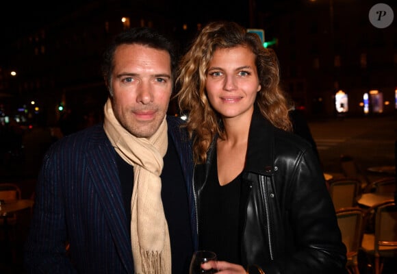 Nicolas Bedos et sa compagne Pauline Desmonts - Cocktail pour la sortie du livre de Michel Denisot " On peut rire de tout, sauf en mangeant de la semoule" aux Deux Magots à Paris le 15 mars 2023. © Veeren/ Bestimage