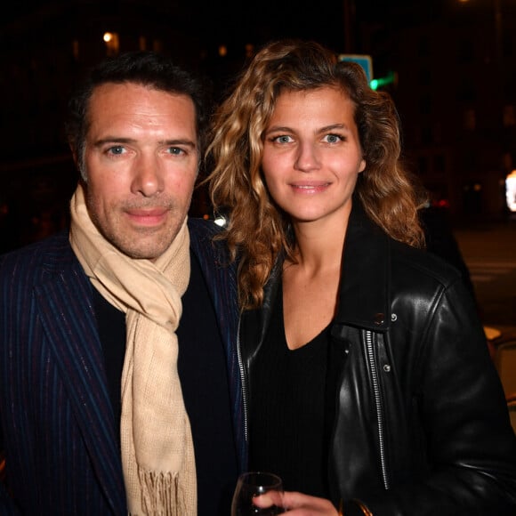 Nicolas Bedos et sa compagne Pauline Desmonts - Cocktail pour la sortie du livre de Michel Denisot " On peut rire de tout, sauf en mangeant de la semoule" aux Deux Magots à Paris le 15 mars 2023. © Veeren/ Bestimage